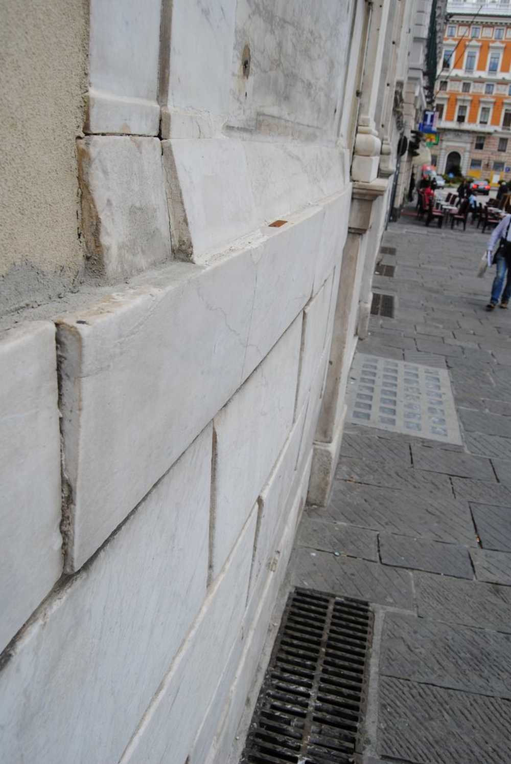 Le limitate porzioni di intonaco sono state conservate in loco e documentate fotograficamente a testimonianza di come si poteva presentare la facciata prima della ristrutturazione ottocentesca del Barabino.