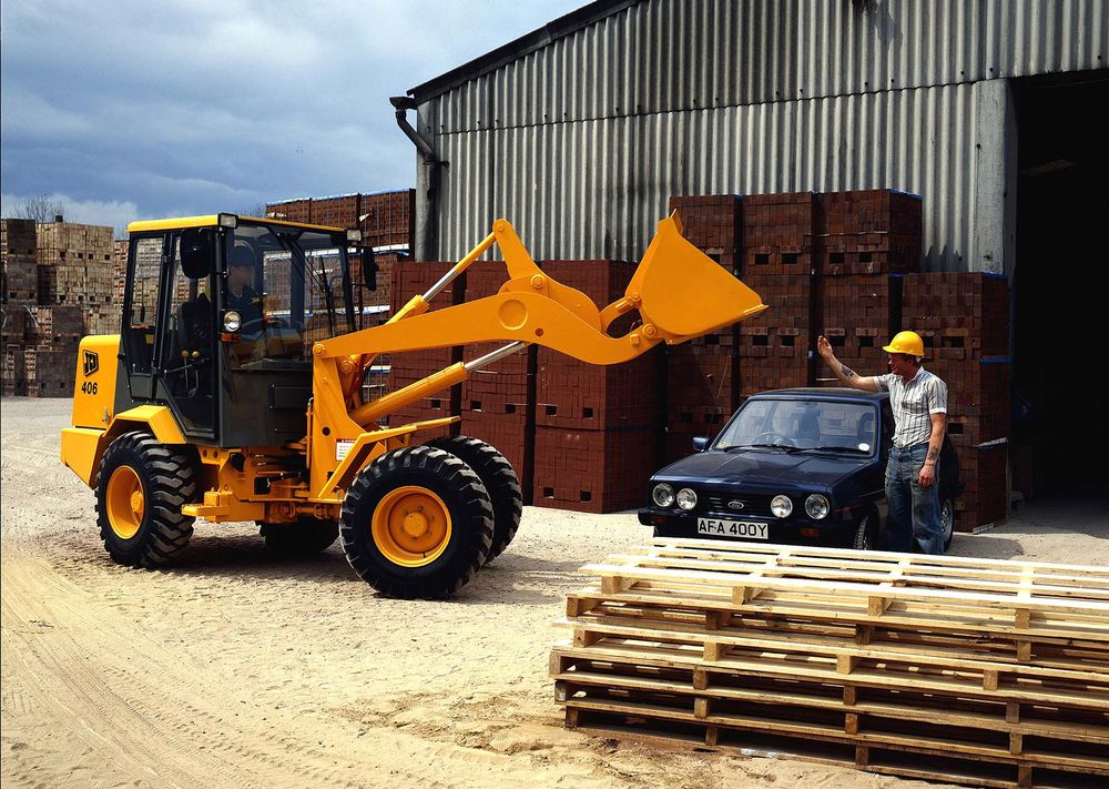 La pala gommata Jcb compie 50 anni 1987-JCBs-first-compact-loader-the-406-was-introduced