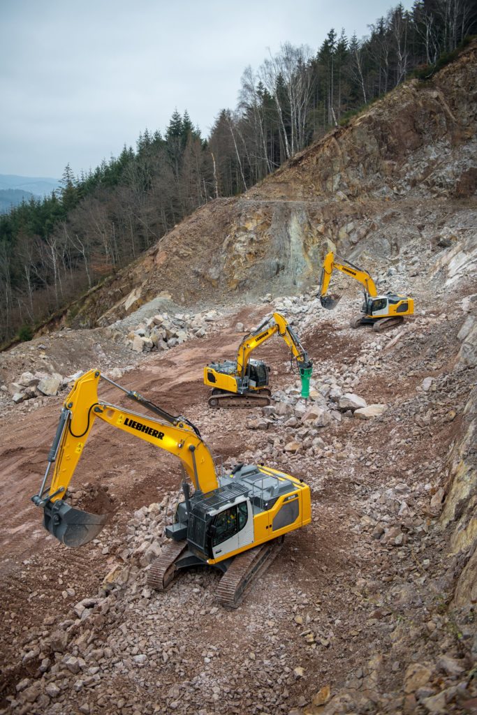 escavatori cingolati Liebherr Liebherr-crawler-excavator-new-crawler-excavator-generation-03-683x1024
